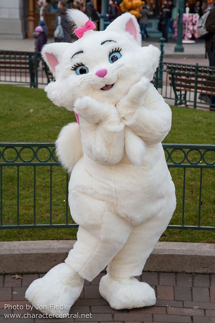 Marie Disney, Aristocrats Marie, Aristocats Cosplay, Marie From Aristocats, Marie Aesthetic Aristocats, The Aristocats, Marie Aristocats Stuffed Animal, Marie Cat, Marie Aristocats