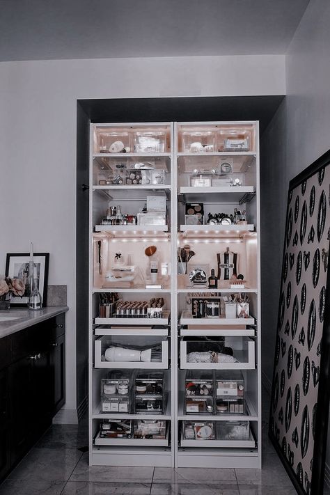 Diy Makeup Organizer, Organiser Son Dressing, Diy Organizing, Makeup Area, Makeup Organization Diy, Makeup Storage Organization, Makeup Organization Vanity, Beauty Organization, Rooms Ideas