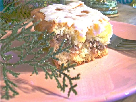 Goldman's Coffee Cake - From Cooking With Paula Deen Magazine Coffee Cake With Yellow Cake, Moist Coffee Cake Recipe, Paula Deen Recipes, Coffee Cake Recipe, Cake Mixture, Delicious Coffee, Coffee Cake Recipes, Delicious Breakfast Recipes, Yellow Cake