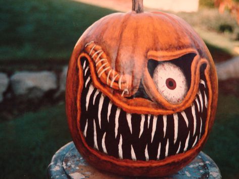 Halloween Punkin Painting Ideas, Halloween Pumpkins Painted Scary, Pumpkin Painting Ideas Scary Easy, Scary Pumpkin Painting Ideas Creative, Creepy Pumpkin Painting Ideas, Painted Pumpkin Ideas Scary, Creepy Pumpkin Painting, Neon Pumpkin Painting Ideas, Pumpkin Panting Ideas Scary