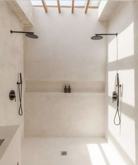 Tadelakt Bathroom, Bathroom Tile Design Ideas, Cement Bathroom, Kids Bathrooms, Ensuite Design, Tile Design Ideas, Indoor Outdoor Bathroom, Industrial Style Bathroom, House Bathrooms