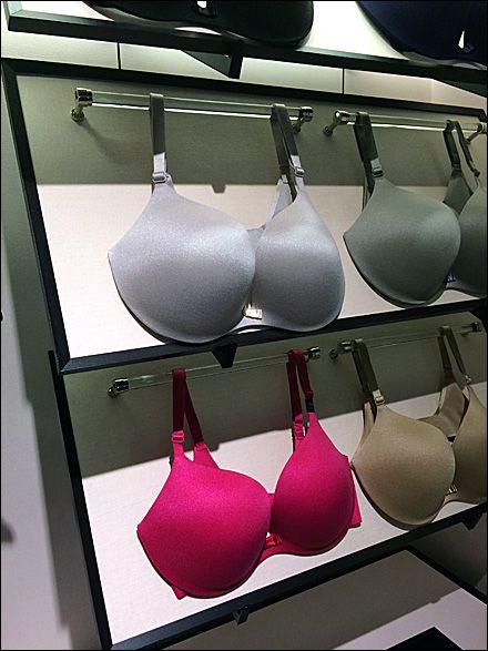 Bar Hang Rod Display at Victoria's Secret Bra Display, Lingerie Quotes, Bohemian Victorian, Victoria Secret Store, Space Concept, Promotion Ideas, Acrylic Bar, Bathroom Towel Rack, Retail Fixtures