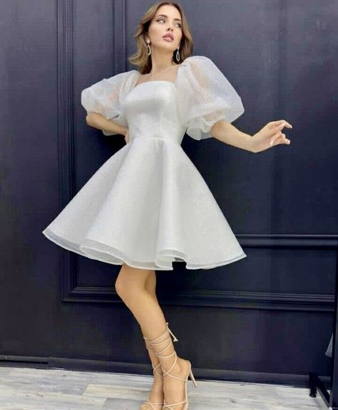 White Homecoming Dress, Confirmation Dresses, Trendy Date Night Outfit, Classy Short Dresses, Date Night Outfit Ideas, Dresses To Make, Night Outfit Ideas, Mini Wedding Dresses, Elegant Mini Dress