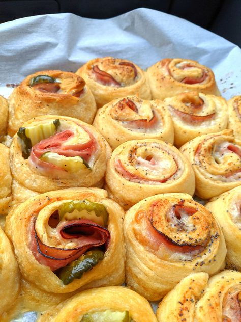 Cuban Pinwheels, Cuban Appetizers For Party, Cuban Appetizers, Claussen Pickles, Kid Dinners, Tortilla Pinwheels, Pinwheel Appetizers, Croissant Sandwich, Pinwheel Recipes