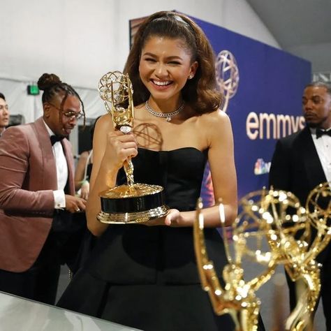 Zendaya Emmys 2022, Emmy Award Trophy, Zendaya Emmys, Zendaya Model, Zendaya Red Carpet, K C Undercover, Rocky Blue, Happy Lady, Zendaya Maree Stoermer Coleman