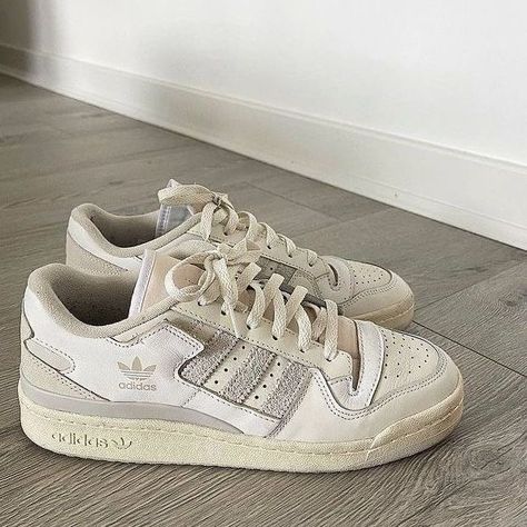 Neutral Color Shoes, 80s Sneakers, Everyday Sneakers, Dr Shoes, Trendy Shoes Sneakers, Pretty Shoes Sneakers, Shoe Wishlist, Fresh Shoes, Hype Shoes