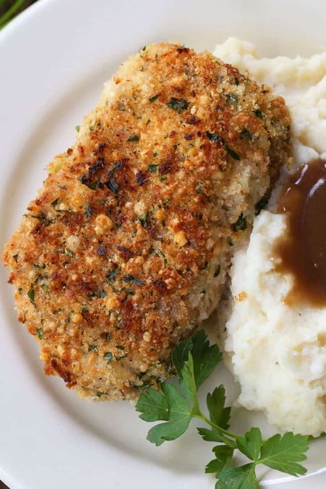 These Crispy Baked Pork Chops are always a hit for dinner! A parmesan and panko coating gives so much flavor, and a simple kitchen tool makes them super crispy! Pork Chops Oven Baked, Panko Pork Chops, Best Baked Pork Chops, Oven Baked Pork Chops, Perfect Pork Chops, Supermarket Sweep, Center Cut Pork Chops, Baked Pork Chops Oven, Breaded Pork Chops