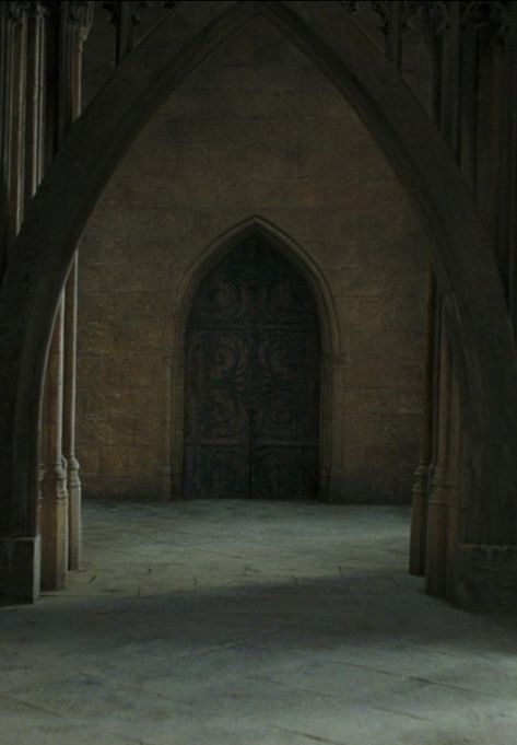 10 Cathedral Close Door – Room of Requirement – The inspiration for Harry Potter in Exeter Hogwarts Room Of Requirement, Hogwarts Founders Aesthetic, Room Of Requirement Aesthetic, Fremione Aesthetic, Hogwarts Entrance, Shifting Hogwarts, Hogwarts Interior, Room Of Requirement, Hogwarts Room