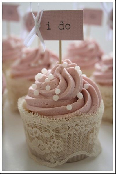 Mm Cupcakes, Cupcakes Vintage, Cupcake Vintage, Cupcake Rosa, Vintage Cupcakes, Lace Cupcakes, Bridal Shower Cupcakes, Torte Cupcake, Bachelorette Party Games