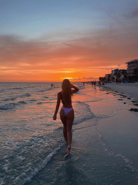 Beach Vacation Pictures, Sunset Beach Pictures, Beach Photo Inspiration, Cute Beach Pictures, Beach Instagram Pictures, Beach Poses By Yourself, Summer Poses, Summer Picture Poses, Beach Pictures Poses