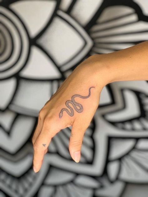 Hand Tattoos For Men, Small Snake Tattoo, Tato Henna, Snake Tattoo Design, Hand Tattoos For Guys, Dainty Tattoos, Snake Tattoo, Feminine Tattoos, Dope Tattoos