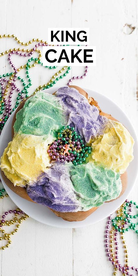 This delicious homemade king cake recipe is stuffed up with cinnamon and sugar and topped off with a cream cheese frosting for the perfect Mardi gras dessert. Traditional King Cake, Mardi Gras Desserts, Kings Cake Cupcakes, New Orleans King Cake, Mardi Gras Cake, King Cakes, King Cake Recipe, Cupcake Toppers Free, King Cake Baby