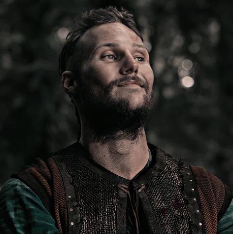 Icon Ubbe Lothbrok, Jordan Patrick Smith, Vikings Ubbe, Vikings Actors, Viking Aesthetic, Vikings Show, Vikings Tv Series, Cave Bear, Ashes Series