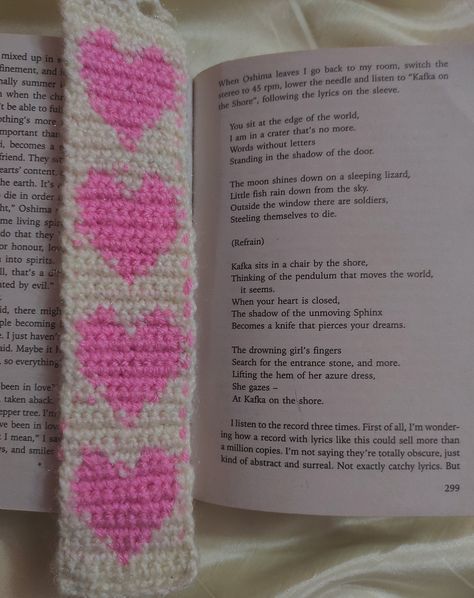 Bookmarks that warm your heart and hold your place🩷🤍 . . . Crochet Heart Bookmark 🩷🌷 Pattern by: @mahumcrochets Dm to order [Crochet, crochet bookmark, crochet love, crochet inspiration, aesthetic gifts, gifting ideas, handmade, handmade gifts, affordable, budget, customised, yarns, crafts, crocheter] #crochet #crochetwork #handmadecrochet #crochetheartbookmark #crochetbookmark #crocheting #crochetlovers #instacrochet #crocheter #aesthetic #ａｅｓｔｈｅｔｉｃ #handmadegifts #crochetersofinstagram Crochet Heart Bookmark, Aesthetic Gifts, Bookmark Crochet, Crochet Bookmark, Heart Bookmark, Ideas Handmade, Inspiration Aesthetic, Gifting Ideas, Crochet Bookmarks