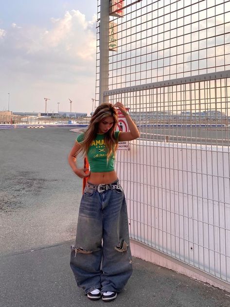 Cute Modeling Poses, Tomboy Outfit Ideas, Tomboy Stil, Pakaian Hipster, Baggy Clothing, Tomboy Outfit, Baggy Outfit Ideas, Boyish Outfits, Shared Closet