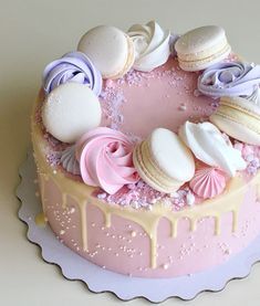 Untitled Cake With Macaroons, Gökkuşaği Pasta, Tårta Design, Macaroon Cake, Patisserie Fine, Macaron Cake, Creative Cake Decorating, Cake Decorating Designs, Pretty Birthday Cakes