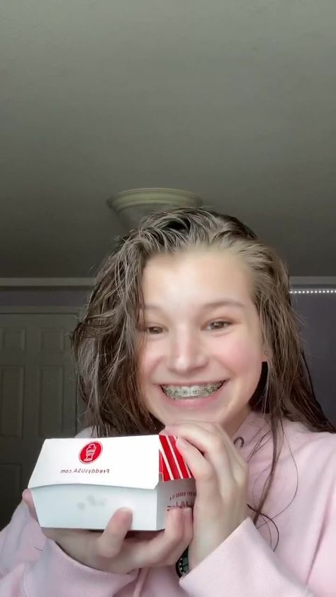 Brooke Monk Braces, Brooke Monk Tik Tok Videos, Brooke Monk Tik Tok, Brook Monk, Braces Tips, Getting Braces, Brooke Monk, Zoe Laverne, Tic Tok