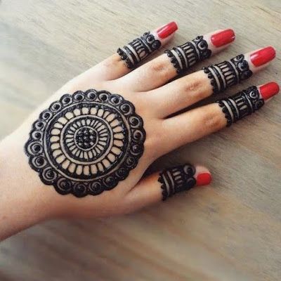 121 Simple mehndi designs for hands || Easy Henna patterns with Images | Bling Sparkle Hand Mandala, Round Mehndi Design, Flower Mehndi, Wallpaper Indian, Tato Henna, Henna Art Designs, Beginner Henna Designs, Mehndi Designs For Kids, Henna Tattoo Designs Simple