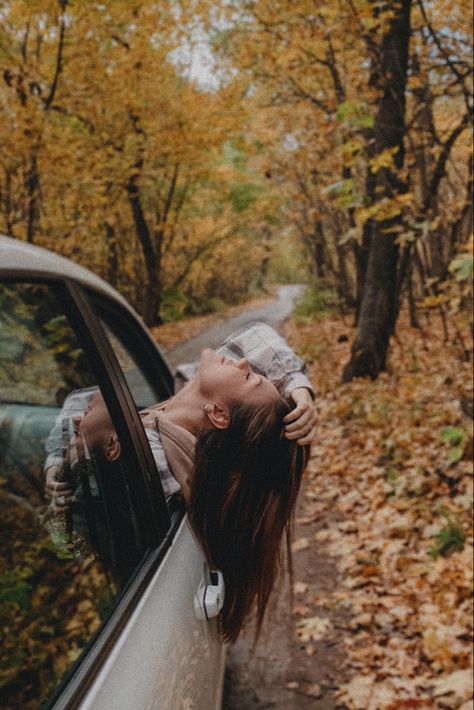 Autumn Photo Session, Brooklyn Photoshoot, Autumn Session, Autumn Photography Portrait, Aesthetic Tumblr Backgrounds, Fall Picnic, Cold Fashion, Diy Fashion Scarf, Tumblr Backgrounds