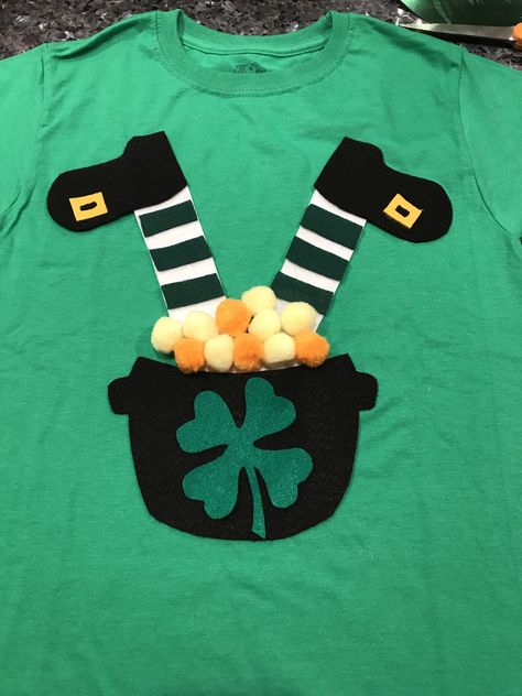 Diy St Pattys Day Shirt, Diy Saint Patricks Day Shirt, St Patrick’s Day Costume Ideas, Kids At Patrick’s Day Shirt, San Patrick Day, St Patrick's Day Costumes, Shirts Diy, San Patrick, St Patrick's Day Outfit