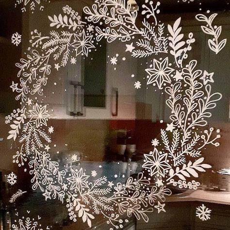 Christmas Window Art Ideas Diy, Snow Window Art, Winter Window Painting Ideas, Winter Window Art, Winter Window Painting, Decorations Drawing, Xmas Window Decorations, Front Yard Flower Bed, Home Decor Tips And Tricks