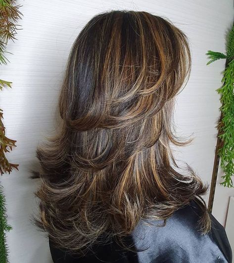 V Shape Haircut, Shape Haircut, Haircut Ideas Trendy, V Shaped Haircut, Feathered Hair Cut, Thick Wavy Hair, Hairstyles For Layered Hair, Trendy Hairstyle, Haircuts For Wavy Hair