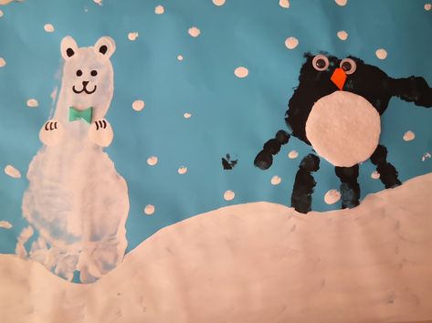 Handprint Penguin🐧 and Footprint Polar Bear 🐻 Polar Bear Footprint, Handprint Penguin, Bear Footprint, Crafts Simple, Footprint Craft, Penguin Craft, Baby Polar Bears, Polar Animals, Winter Art