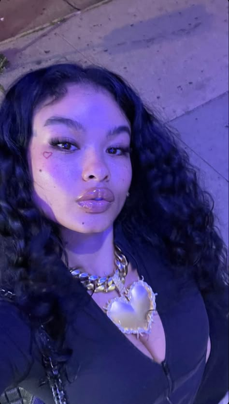 India Love Outfits Fashion, Indialove Aesthetic, India Love Outfits, Face Vision Board, Pretty Dark Skin, Love Selfie, India Westbrooks, Aesthetic Styles, Pretty Babe