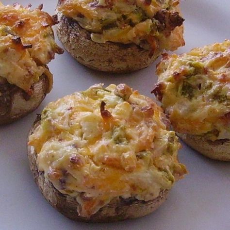 Hot and Spicy Stuffed Mushrooms | "Excellent! We LOVED the spiciness of these. Simple to make and delicious to eat...a definite keeper~YUM!" Crescent Ring, Stuffed Mushroom, Jalapeno Peppers, Crowd Pleasing Appetizers, Hot And Spicy, Recipes Appetizers And Snacks, Amazing Appetizers, Bacon Cheddar, Appetizers And Dips