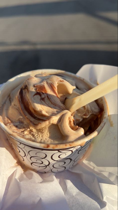 A delicious italian gelato with nutella 🍨✨

#Gelato #italy #italia #icecream #netella #nocciola #delicious #cuspidi Nutella Gelato, Gelato Italy, Italian Gelato, Nutella, Ice Cream, Italy, Cream