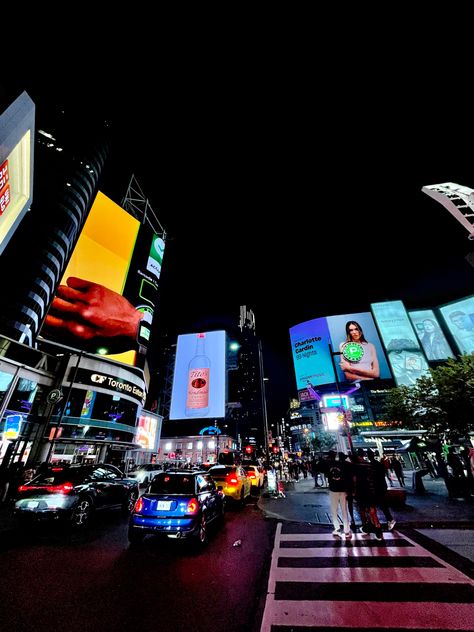 Dundas Square Toronto, Toronto, Square