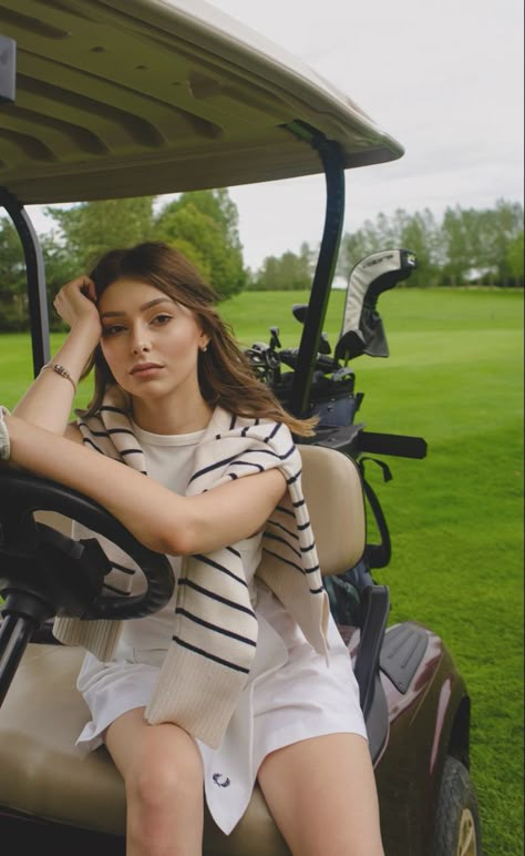 Golf Course Photoshoot Fashion, Golf Club Photoshoot, Golf Photoshoot Women, Golf Photoshoot Photo Ideas, Golf Course Photoshoot, Golf Course Aesthetic, Golf Shoot, Classy Athleisure, Golf Photoshoot