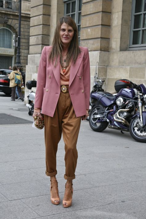 Pink Blazer Outfit, Trendy Instagram Outfits, Pants Bag, Heels Photo, Alexander Mcqueen Clutch, H M Outfits, Skirt Inspiration, Cute Work Outfits, Shoes Beige