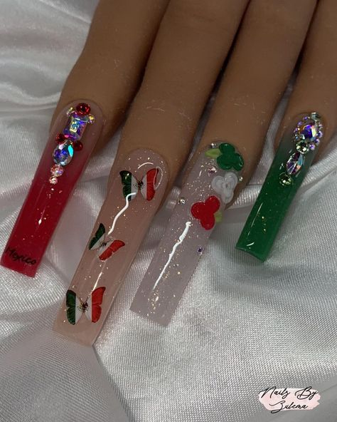 Mexican Style Nails: Vibrant Designs to Spice Up Your Look 11 Mexican Flag Inspired Nails, Mexico Acrylic Nails, Mexican Independence Day Nails, Mexican Flag Nails, Mexican Nails Designs Mexico, Charro Nails, Mexican Inspired Nails Mexico, Mexican Nails Designs, Chola Nails