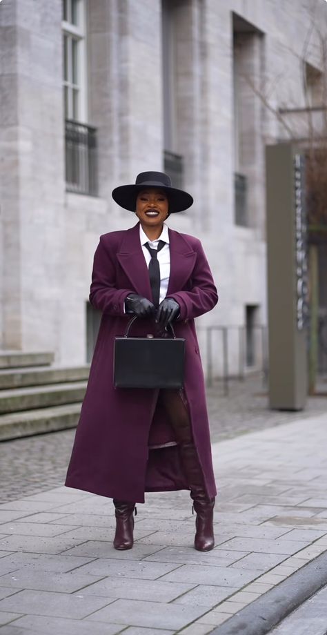 Everyday Chic Outfits, Everyday Chic, Winter Trends, Black Is Beautiful, Trench Coats, Beautiful Woman, Boss Lady, Smiley, Business Casual