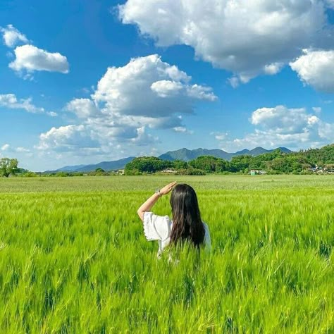 Landscape Photography With People, Scenery With People, Korean Nature, Korean Landscape, Girl In Forest, Photography Korean, Forest Picnic, Scenery Forest, Garden Forest