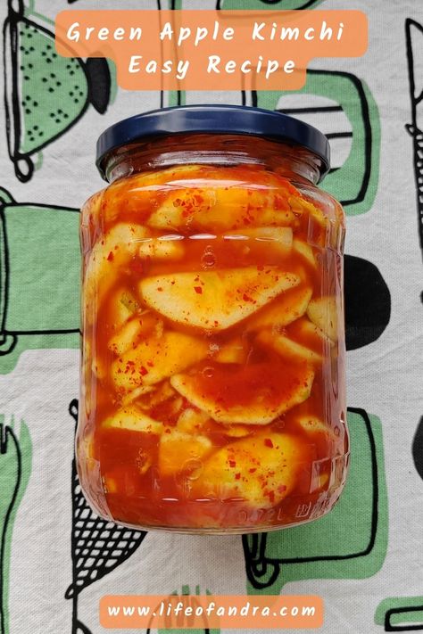 Green Apple Kimchi - Easy Recipe Apple Kimchi Recipe, Carrot Kimchi Recipe, Quick Kimchi Recipe, Fruit Kimchi, Apple Kimchi, Daikon Recipes, Green Onion Kimchi, Kimchi Pickles, Traditional Kimchi Recipe