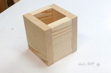 Easy DIY Pencil holder idea... Perfect back to school teacher appreciation gift using rulers. Easy scrap wood idea too! #anikasdiylife Wooden Holder Ideas, Diy Pen Holder Ideas, Wooden Pencil Box Diy, Diy Wood Pencil Holder, Diy Wooden Pencil Holder, Diy Wood Pen Holder, Pen Stand Diy Pencil Holders, Pencil Holder Diy, Wood Pencil Holder For Desk