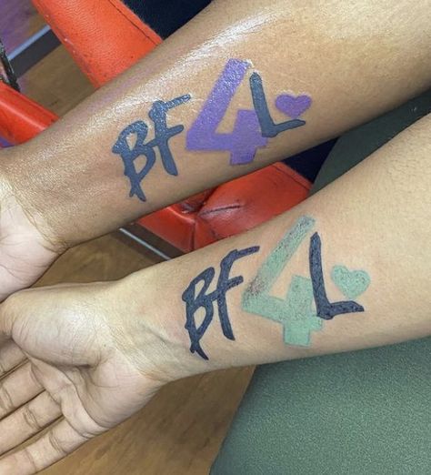 Matching Friend Tattoos, Bff Matching, Girly Bracelets, Cute Hand Tattoos, Ice And Spice, Friend Tattoos, Matching Tattoos, Neck Tattoo, Pretty Tattoos