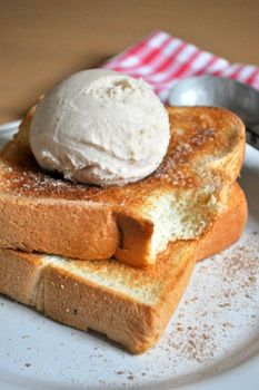 Cinnamon Toast Ice Cream French Toast Ice Cream, Cinnamon Sugar Toast, Frozen Fruit Bars, Ice Creamery, Flavored Ice, Buttered Toast, Ice Cream Pops, Cinnamon French Toast, Ice Cream Ingredients