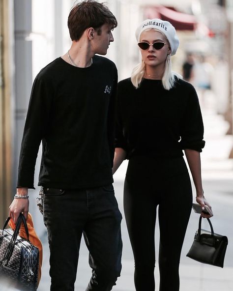 588 Likes, 4 Comments - Nicola Peltz (@nicolapnews) on Instagram: “#NicolaPeltz & #AnwarHadid out and about in Beverly Hills. (June 19)” Medical Building, Nicola Peltz, Business Casual Outfit, Nicolas Peltz, Stylish Couple, Black Outfits, Celebrity Street Style, Street Style Chic, Oui Oui