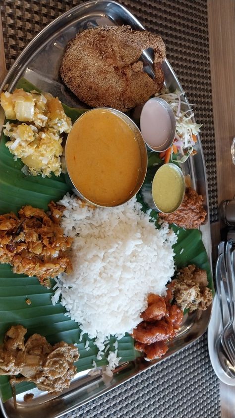 Authentic goan fish thali served on banana leaf Fish Thali, Maharashtra Food, Goan Food, Goan Recipes, Food Captions, Travel Brochure, Food Snapchat, Goa, Food Food