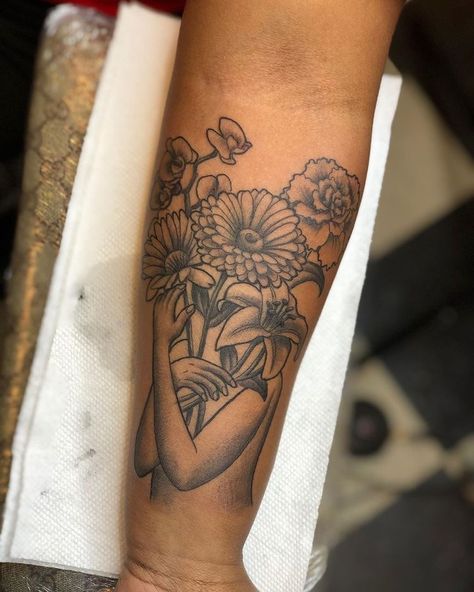 Self Love Arm Tattoo, Flower Tattoos On Black Women, Tattoo Ideas Black Women Self Love, Flower Tattoos Black Women, Body Flower Tattoo, Flower Woman Tattoo, Sun Flower Tattoo Design, Black Women Tattoos Ideas, Floral Back Tattoos