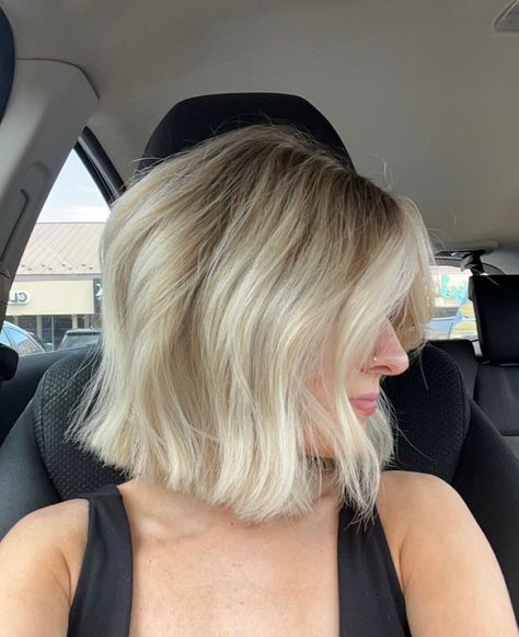 Bright Blonde Long Bob, Short Short Blonde Hair, Blonde Root Melt With Money Piece, Blonde Bob With Money Piece, Shadow Root Blonde Short Bob, Short Blonde Hair Bobs, Icy Blonde Bob, Blonde Bob Short, Bleach Blonde Bob