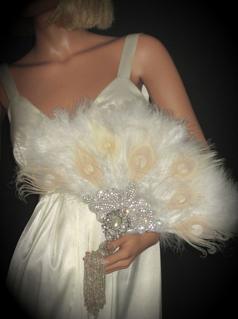 Peacock Feather Fan, Estilo Charleston, Peacock Fan, Bouquet Alternative, 1920s Party, Bridal Brooch Bouquet, Great Gatsby Wedding, 1920s Wedding, White Peacock