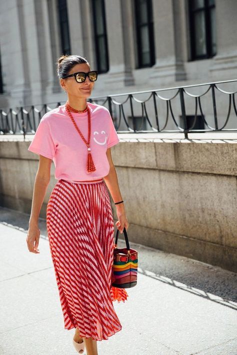 Buckle Outfits, Giovanna Battaglia, Pink Yoga, Chanel Spring, Couture Mode, Stil Elegant, Red Skirt, Looks Street Style, Heidi Klum