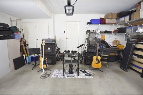 Music Garage, Home Music Studio Ideas, Band Rooms, Soundproof Panels, Garage Game Rooms, Garage Insulation, Man Cave Design, Garage Door Types, Garage Door Insulation