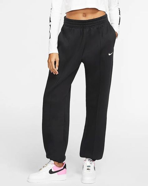 Fleece Pants Women, Sweatpants Women, Nike Sportswear Women, Sportswear Trends, Nike Sweats, Nike Sweatpants, Black Sweatpants, Women Essentials, Fleece Pants