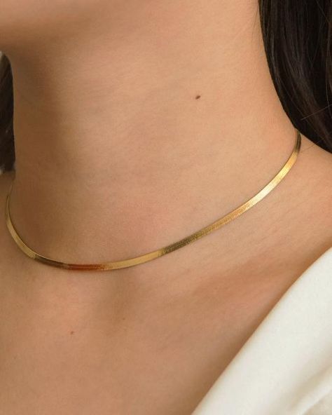 En Route Jewelry, Gold Chain Choker, Romantic Jewellery, Classy Jewelry, Gold Necklace Designs, Jairzinho, Gold Choker, Cate Blanchett, Girly Jewelry