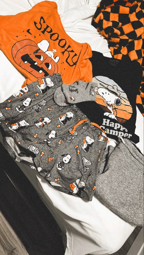 Matching orange spooky Snoopy pajamas Snoopy Halloween Pajamas, Halloween Pajamas Aesthetic, Halloween Pjs Aesthetic, Fall Pajamas Aesthetic, Spooky Snoopy, Matching Halloween Pajamas, Willow Outfits, Couple Pjs, Snoopy Clothes